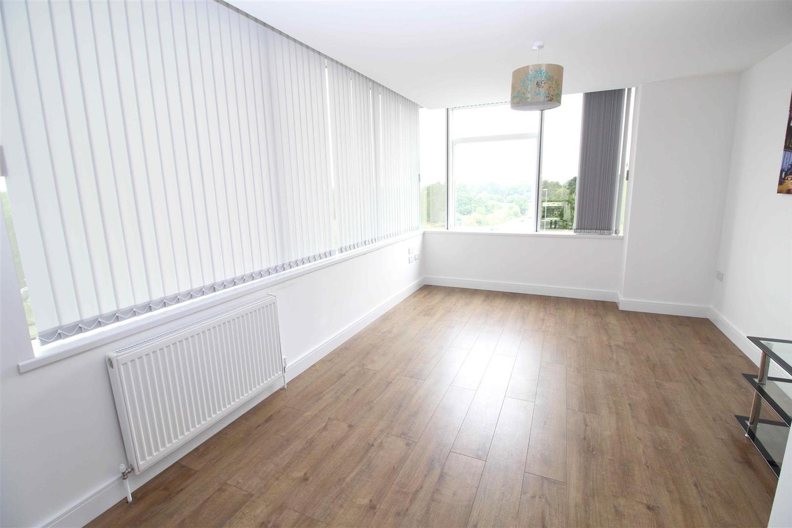 London Road, Lowfield Heath Image 8