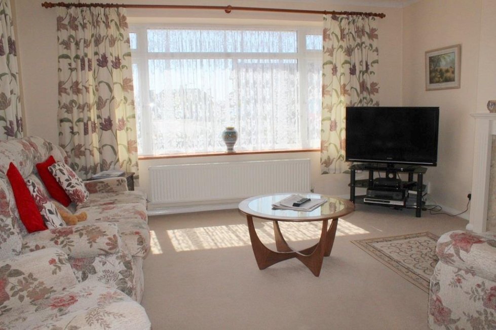 2 Bedroom Property For Sale In Ashwood Close Worthing 334 995