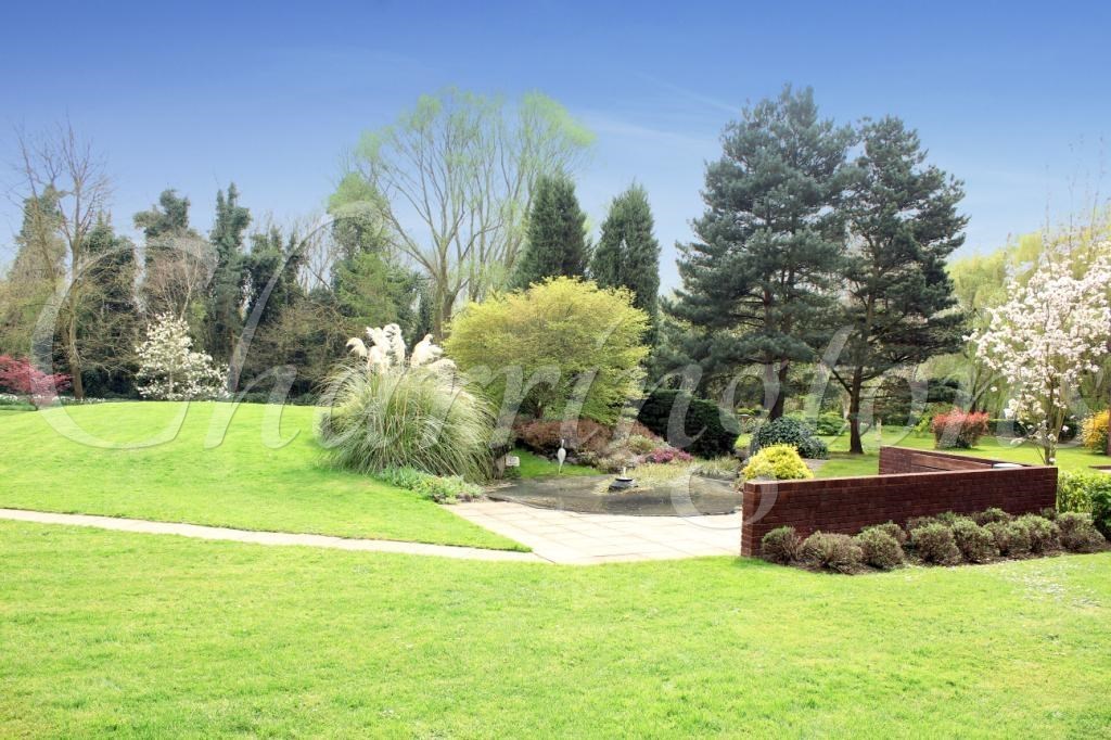 TWO BEDROOM APARTMENT FOR SALE VERULAM COURT WEST HENDON NW9 Image 1