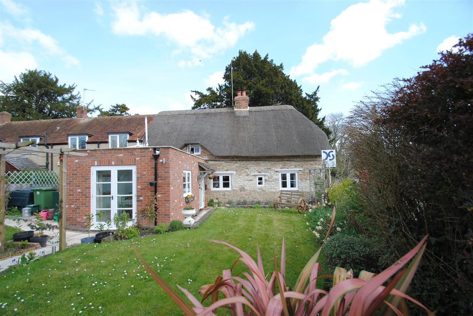 2 bedroom property for sale in Broad Street, Uffington, Faringdon