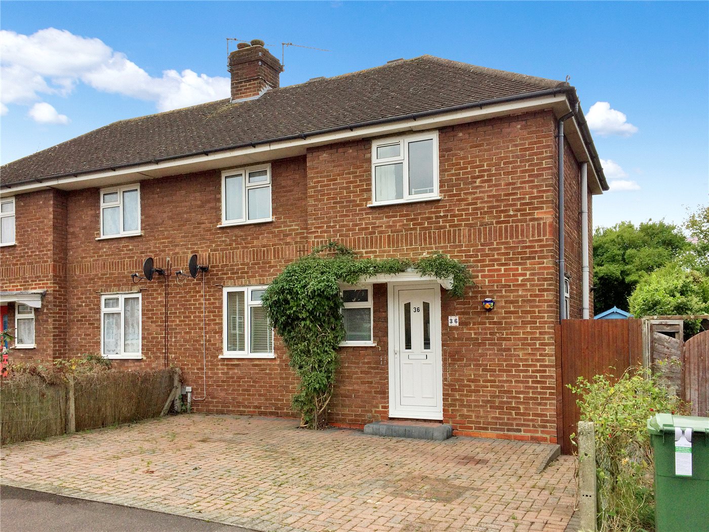 3 bedroom property to rent in Bolton Crescent, South Ham, Basingstoke