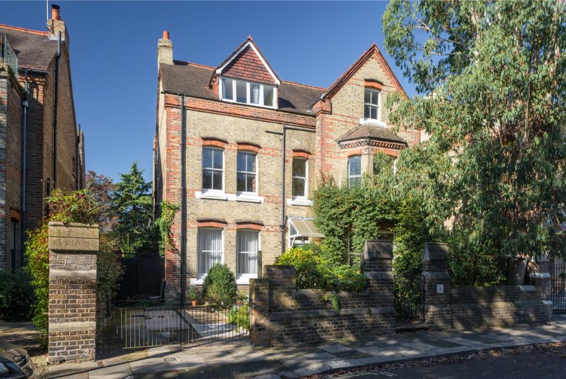 Properties for sale in Ealing & Acton Winkworth Ealing & Acton Estate