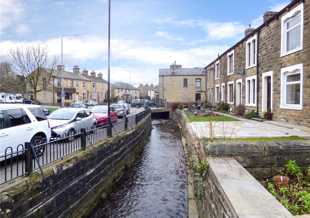 2 bedroom property for sale in Water Street, Earby, Barnoldswick, BB18