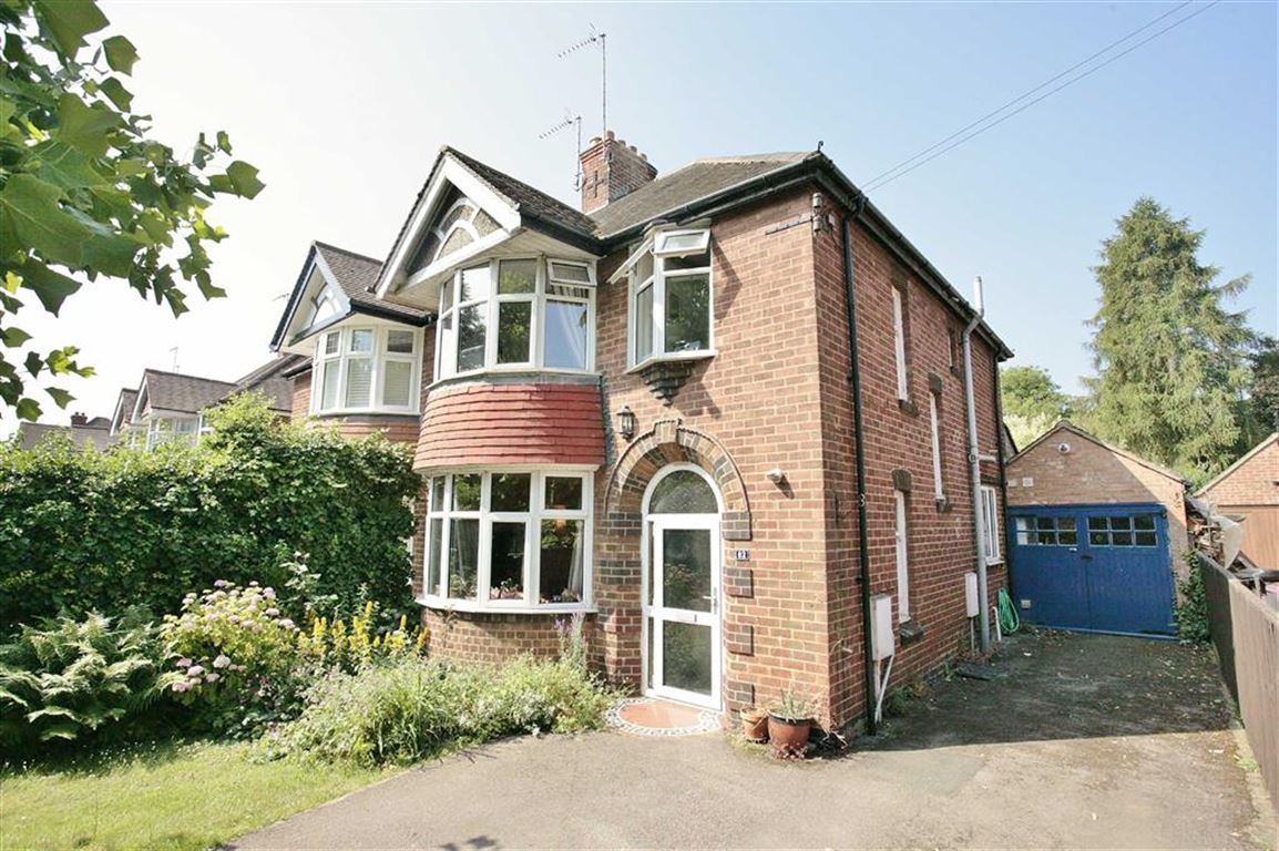 3 bedroom property for sale in Oxford Road, Banbury Offers in excess