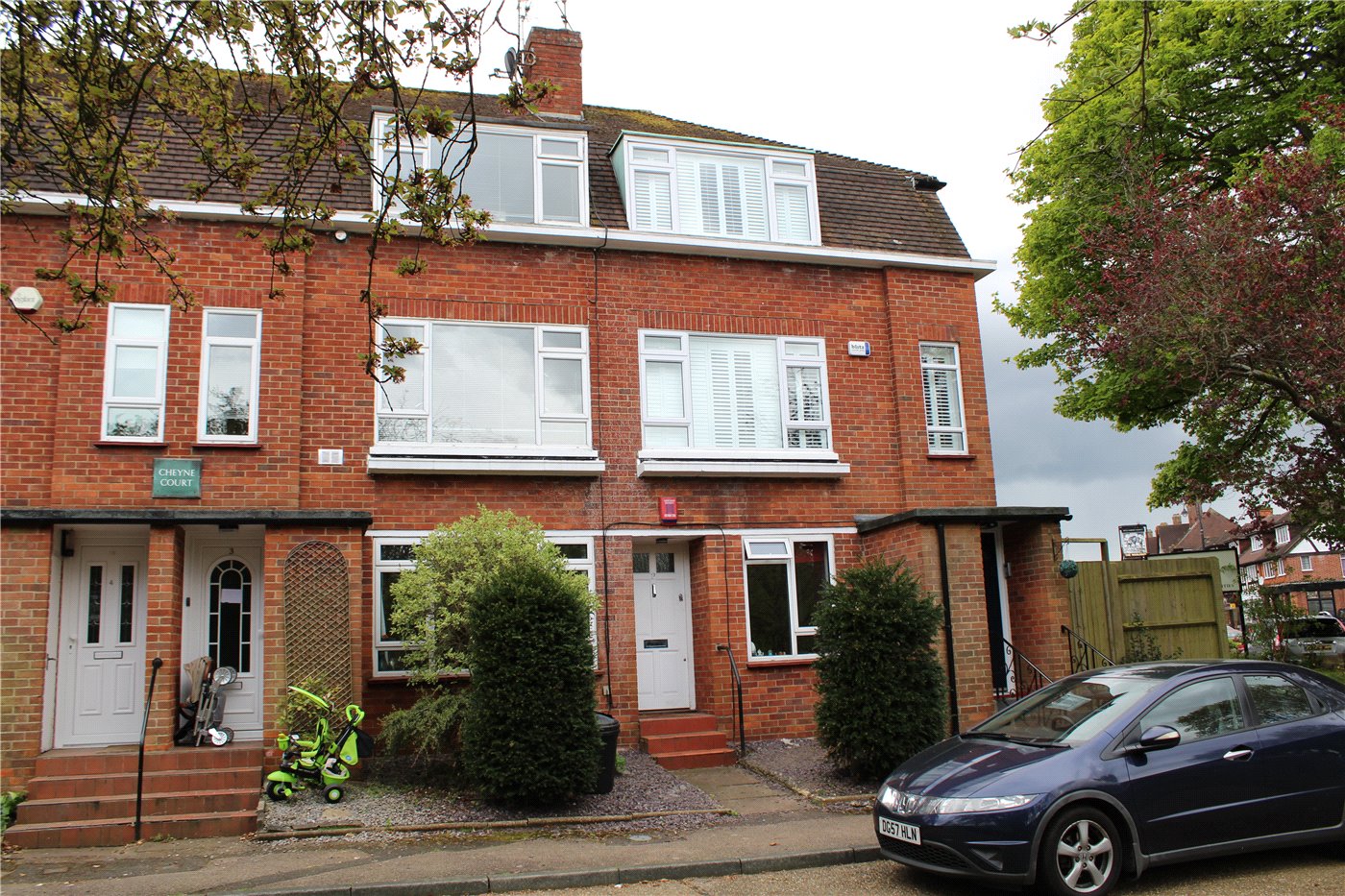 2 bedroom property to rent in Cheyne Court, Park Road, Banstead, SM7