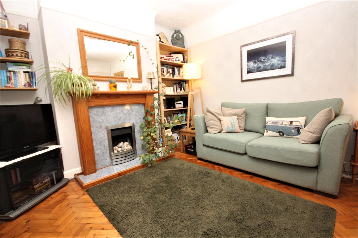 1 Bedroom Property For In Poole Road Branksome Bh12 First Floor Apartment One Double Bedroom Walking Distance To Westbourne Light Airy Chain Free Long Lease Large Living Room Utility Space