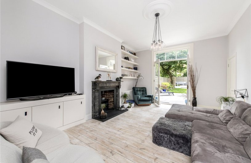 2 bedroom property for sale in Kirkstall Road, London, SW2 £785,000