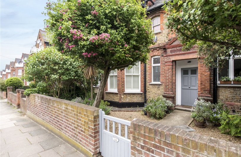 2 bedroom property for sale in Kirkstall Road, London, SW2 £785,000