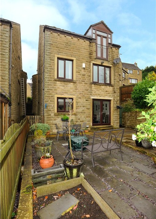4 bedroom property for sale in Stones Drive, Ripponden, Sowerby Bridge