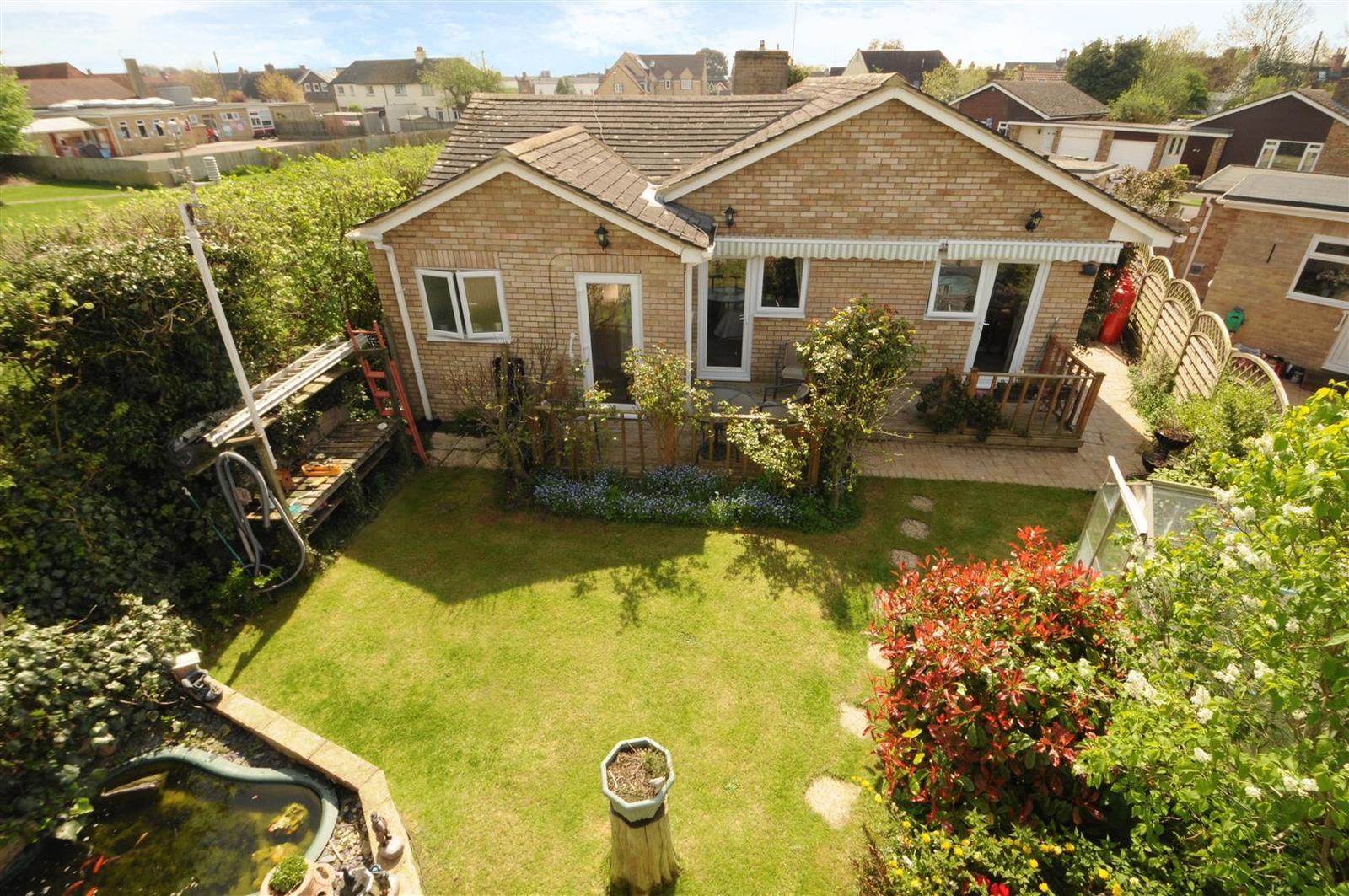 4 bedroom property for sale in Stanford in the Vale Guide price £385,000