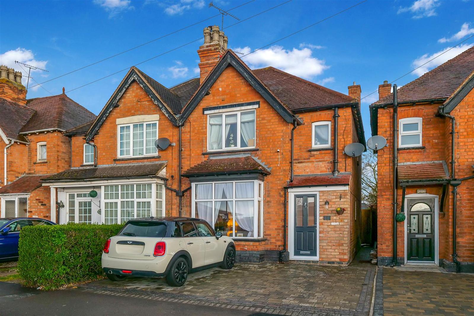 3 bedroom property for sale in High Street, Studley £230,000