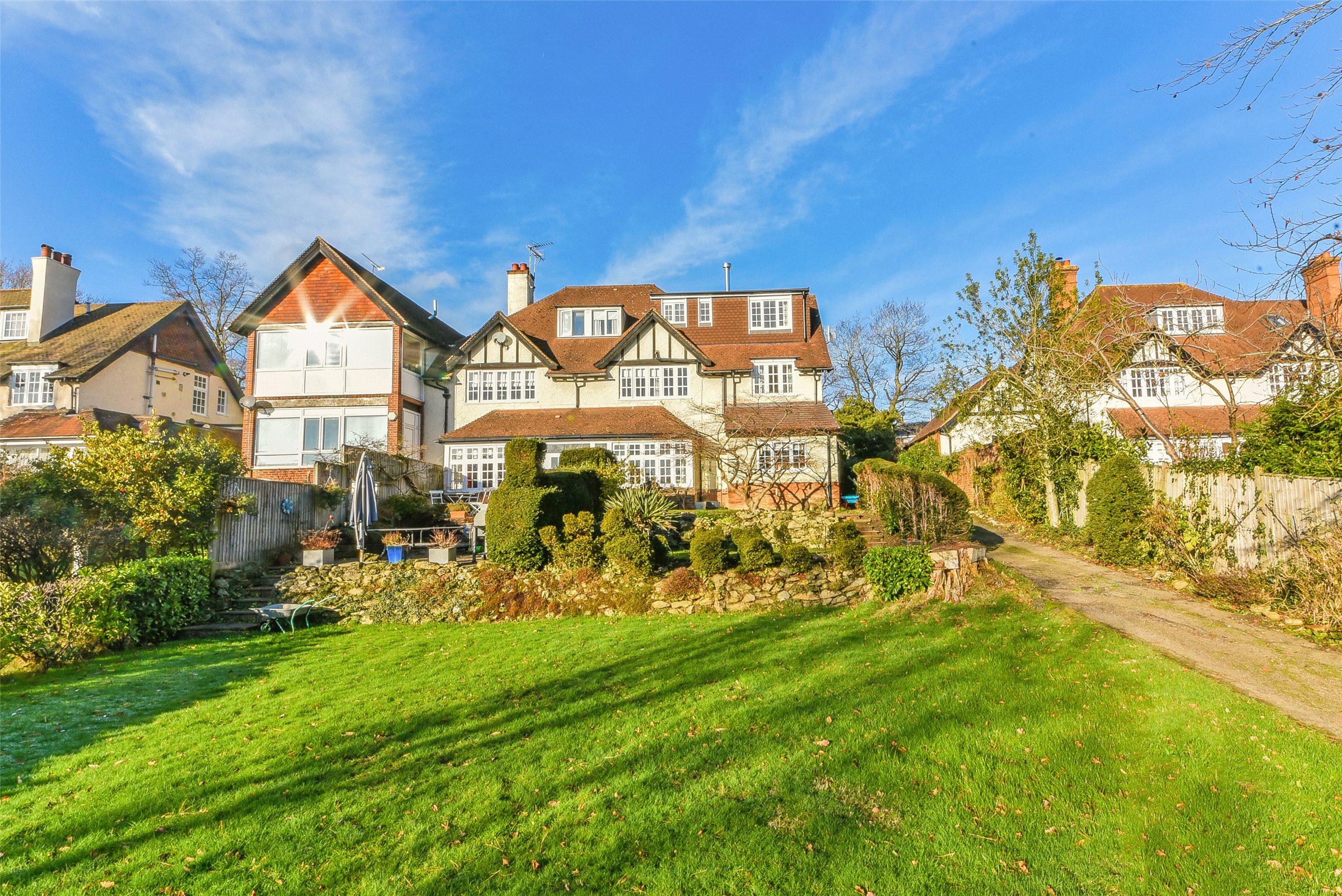 4 bedroom property for sale in Bluehouse Lane, Oxted, Surrey, RH8 £