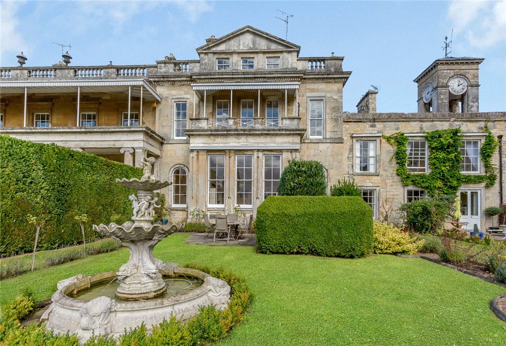 4 bedroom property to let in 3 Grimston Park, Tadcaster, North