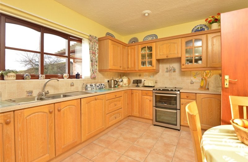 6 bedroom property for sale in Broadway Road, Kingsteignton, Newton