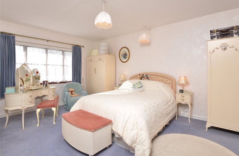 6 bedroom property for sale in Broadway Road, Kingsteignton, Newton