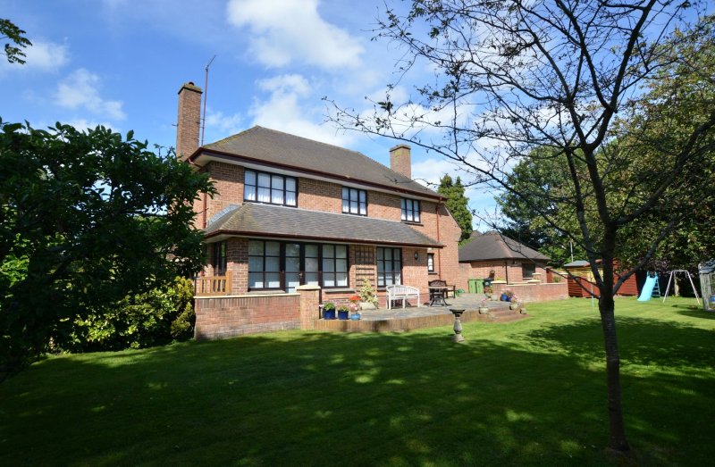 6 bedroom property for sale in Broadway Road, Kingsteignton, Newton