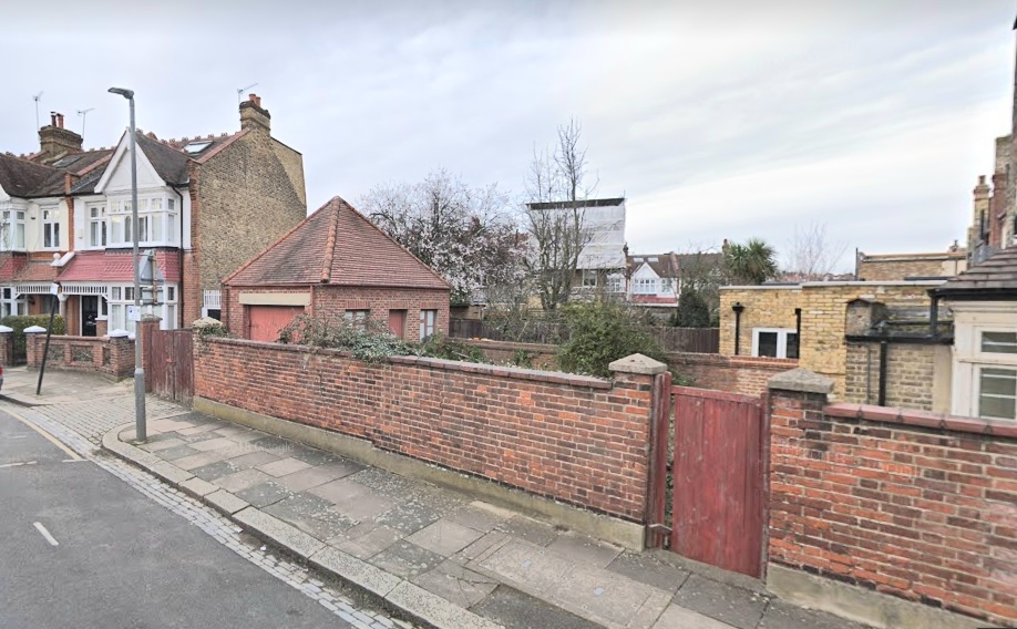 2 bedroom property for sale in Southfields London SW18 £275,000