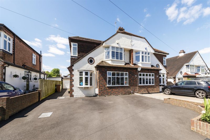 5 bedroom property for sale in Oaks Avenue, Worcester Park Offers in