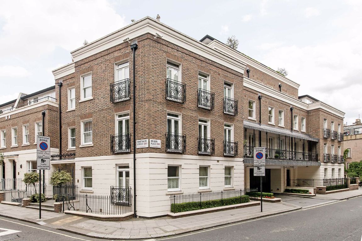 Chard 3 bedroom property to let in Holbein Place