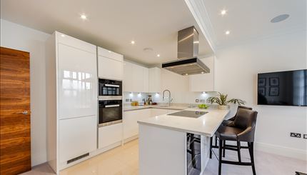 TWO BEDROOM APARTMENT  TO LET  RAINVILLE ROAD  FULHAM  W6 Image 4