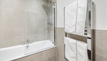 TWO BEDROOM APARTMENT  TO LET  RAINVILLE ROAD  FULHAM  W6 Image 13