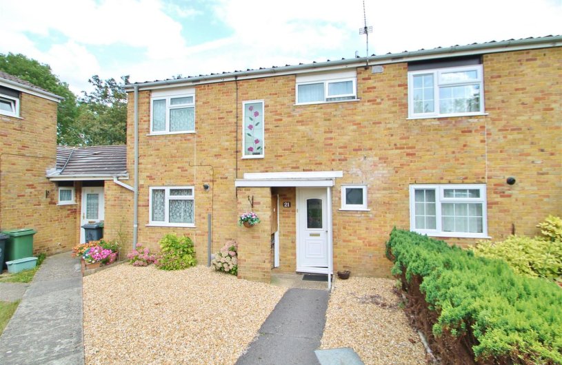 3 bedroom property for sale in Mozart Close, Basingstoke £230,000