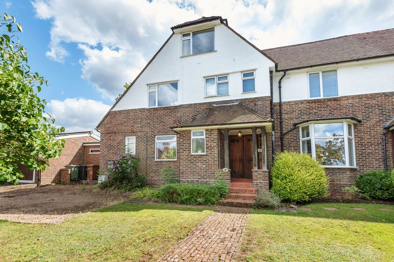 4 bedroom property for sale in Onslow Village, Guildford £795,000