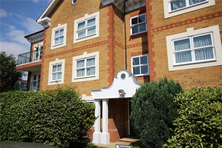 2 bedroom property for sale in Chase Side, Southgate, London, N14 £475,000