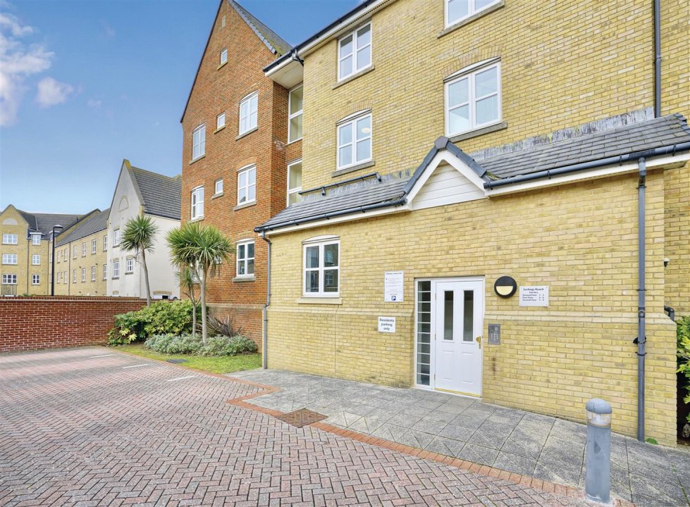 2 bedroom property for sale in Sussex Wharf, ShorehamBySea £259,950