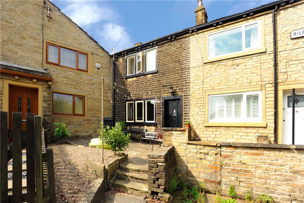 3 bedroom property for sale in Riley Lane, Halifax, West Yorkshire, HX2
