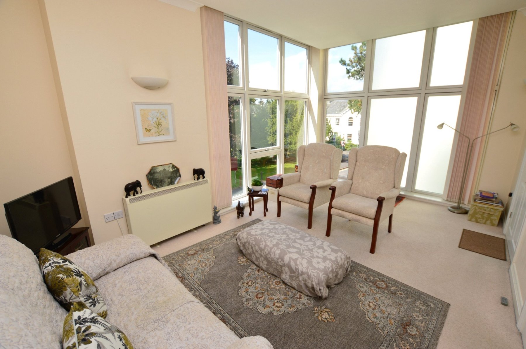 2 bedroom property for sale in Lethbridge Court, Courtenay Park Road