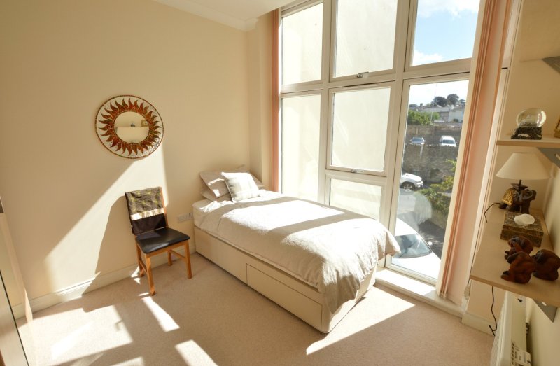 2 bedroom property for sale in Lethbridge Court, Courtenay Park Road