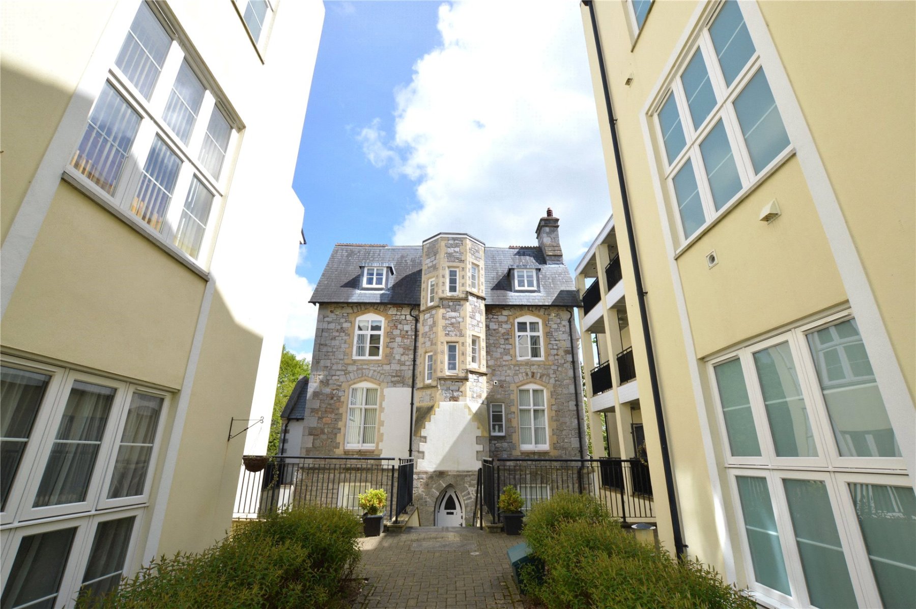 2 bedroom property for sale in Lethbridge Court, Courtenay Park Road