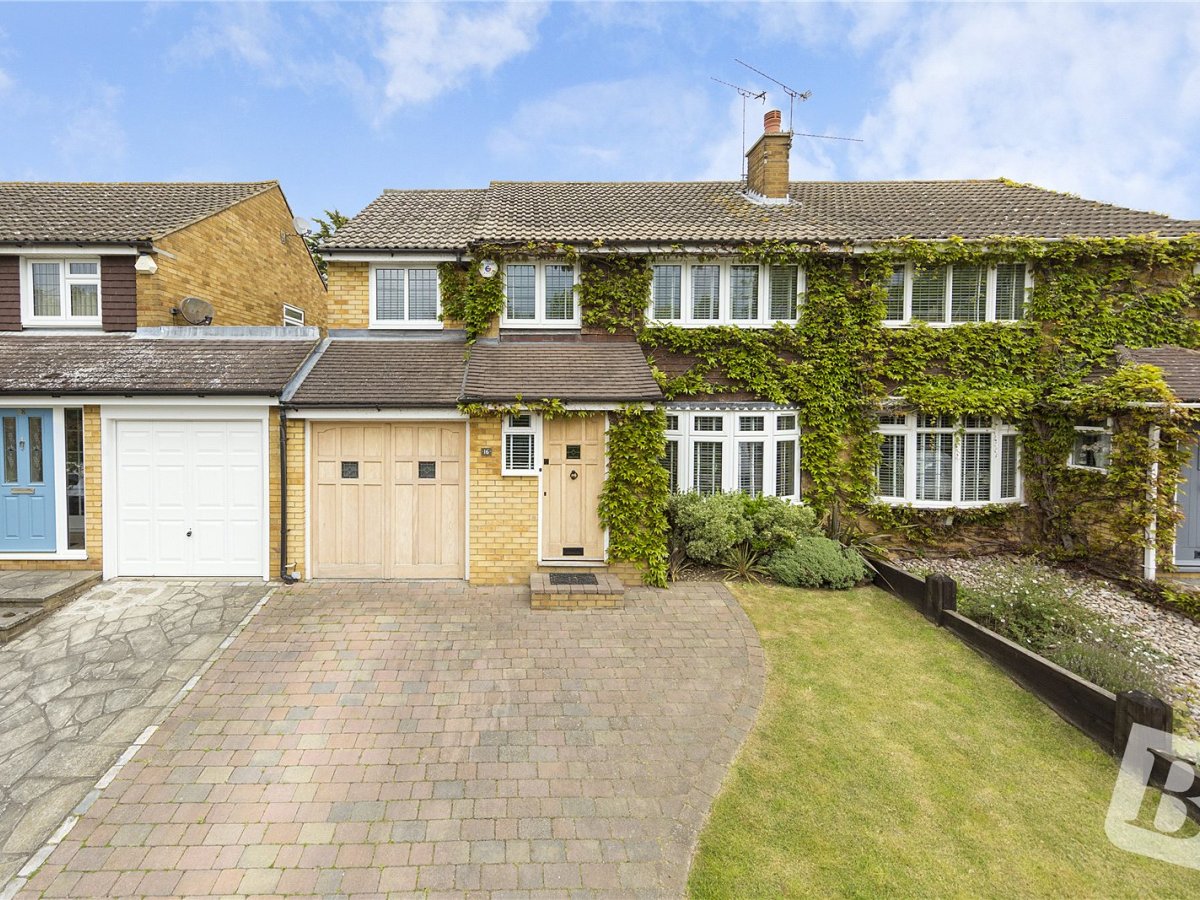 4 bedroom property for sale in Roman Road, Northfleet, Gravesend, DA11