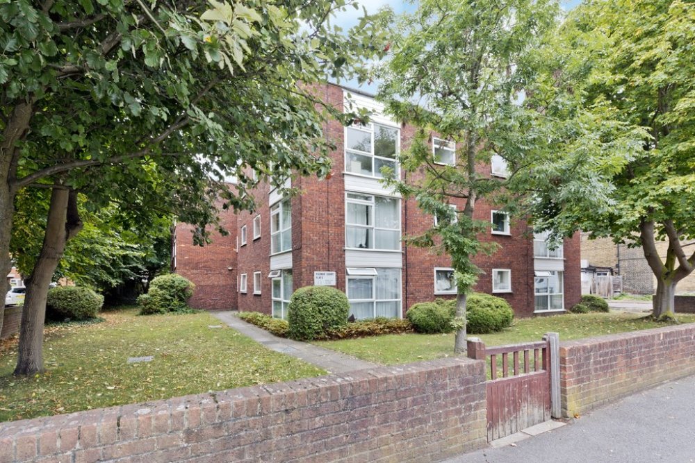 1 bedroom property for sale in Berrylands Road, Surbiton £275,000