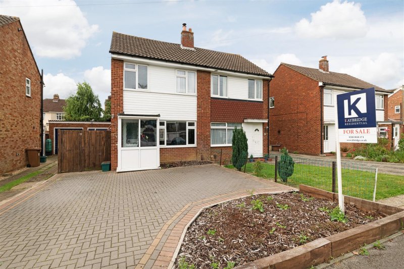 3 bedroom property for sale in Epsom,KT19 Offers in the region of £