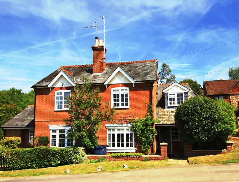 3 bedroom property for sale in Shamley Green, Surrey. £575,000
