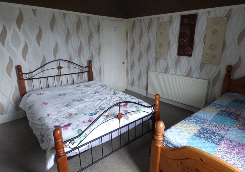 2 bedroom property for sale in Staveley Road, Keighley, West Yorkshire