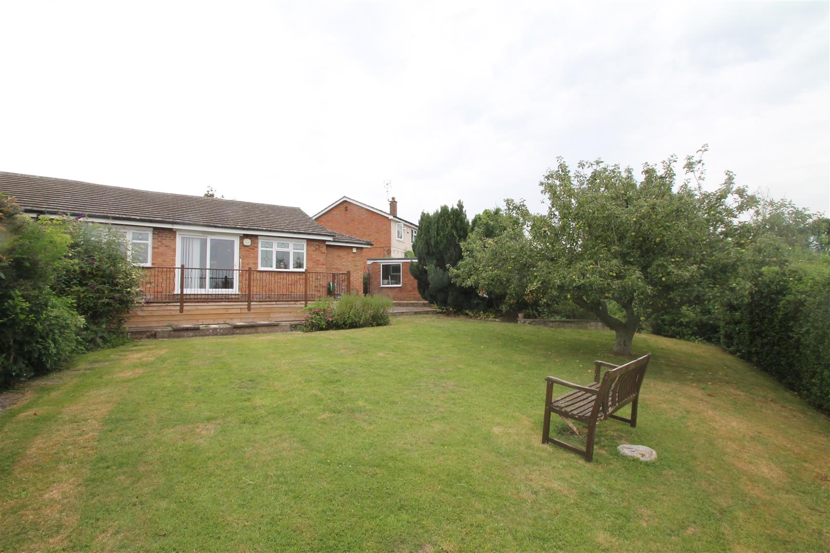 3 bedroom property for sale in Pollards Close, Goffs Oak, Hertfordshire