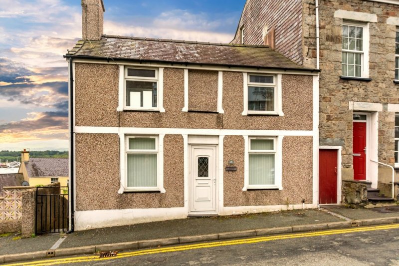 2 bedroom property for sale in Upper Garth Road, Bangor, North Wales