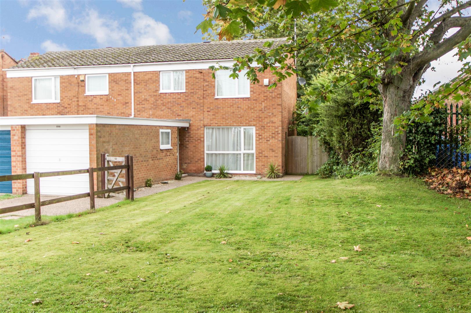 3 bedroom property for sale in Charter Avenue, Westwood Heath, Coventry