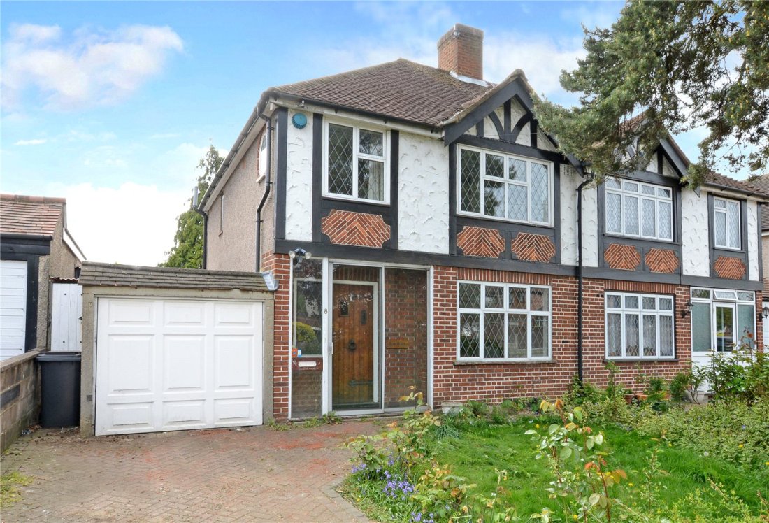 3 bedroom property to rent in Grafton Road, Worcester Park, Surrey, KT4