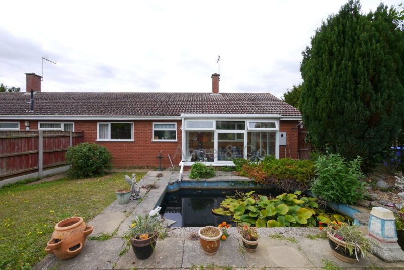 2 bedroom property for sale in Wash Lane, Kessingland, Lowestoft £230,000