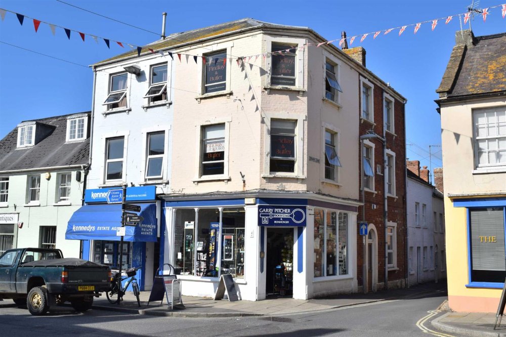Stags property to let in Gundry Lane, Bridport