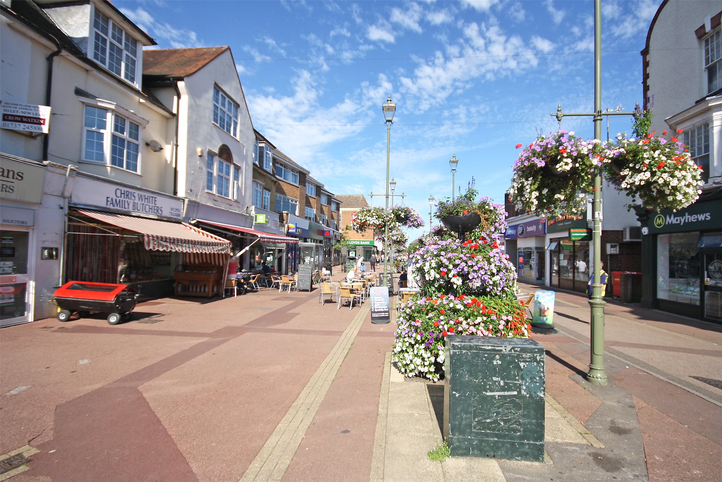 2 bedroom property for sale in Horley, Surrey, RH6 Offers in excess