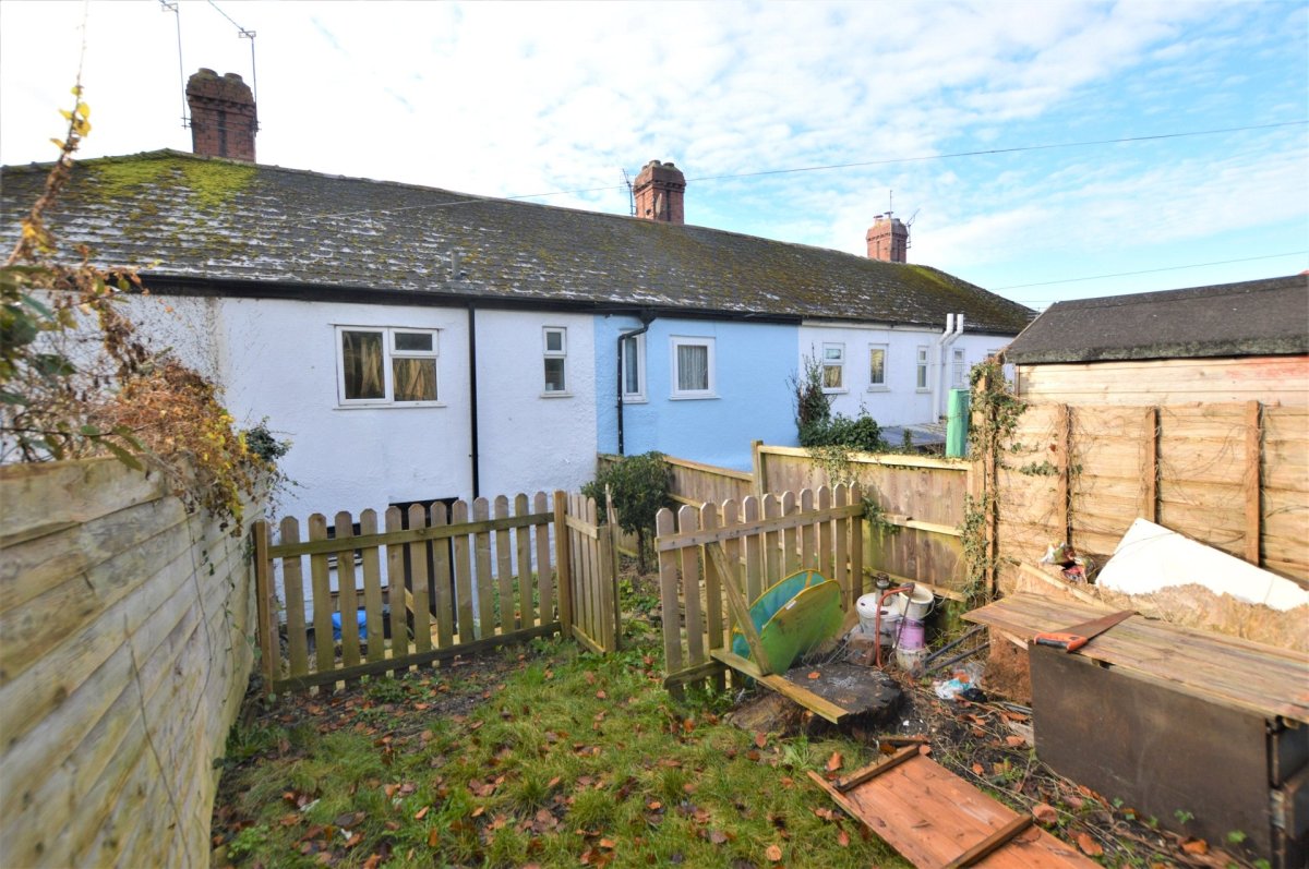 2 bedroom property for sale in Dowell Street, Honiton, Devon, EX14 £130,000 2 bedroom property for sale in Dowell Street, Honiton, Devon, EX14 £130,000