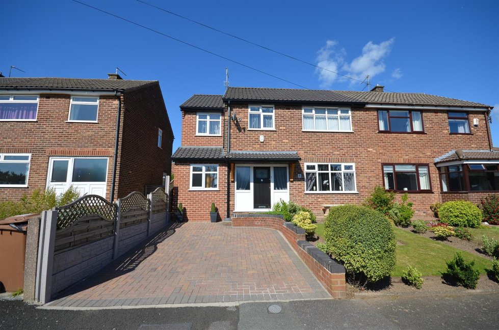 4 bedroom property for sale in Rookery Drive, Rainford £250,000