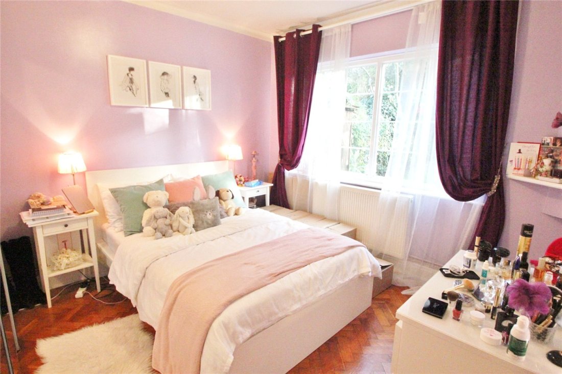 2 Bedroom Property To Rent In Dollis Court Crescent Road London