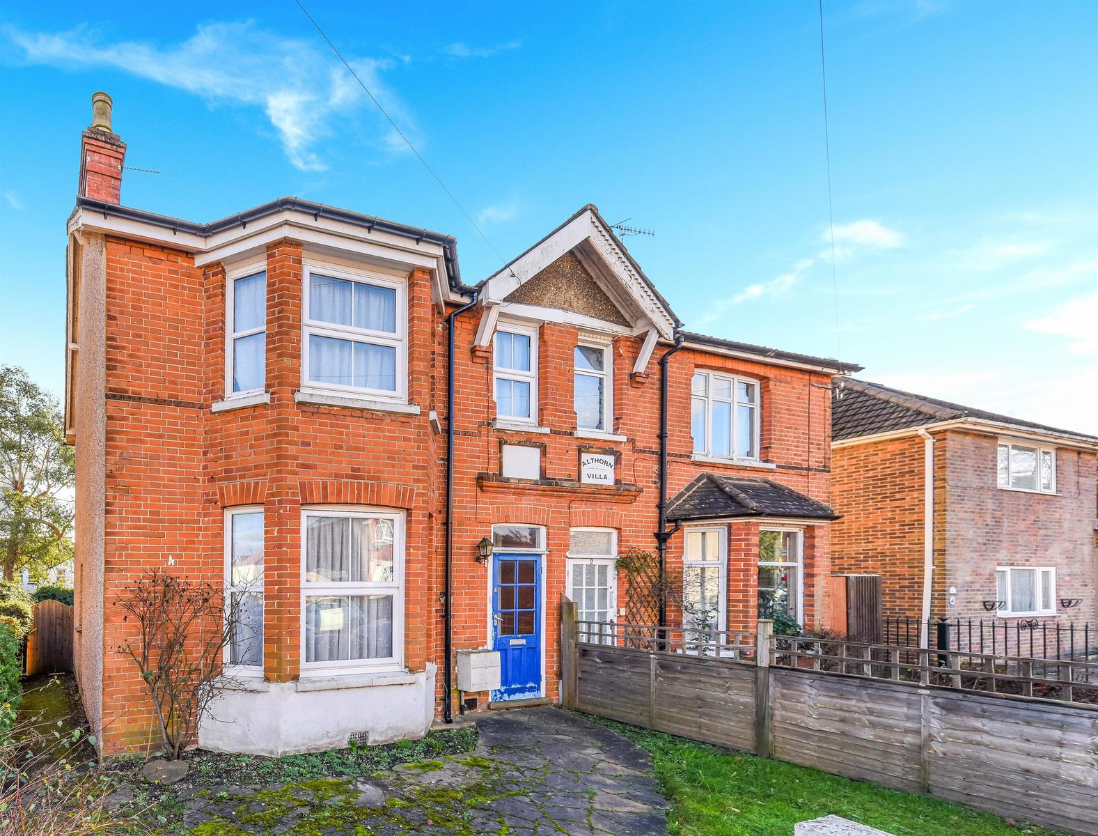 4 bedroom property for sale in Manor Road, Merstham, RH1 3LT £485,000