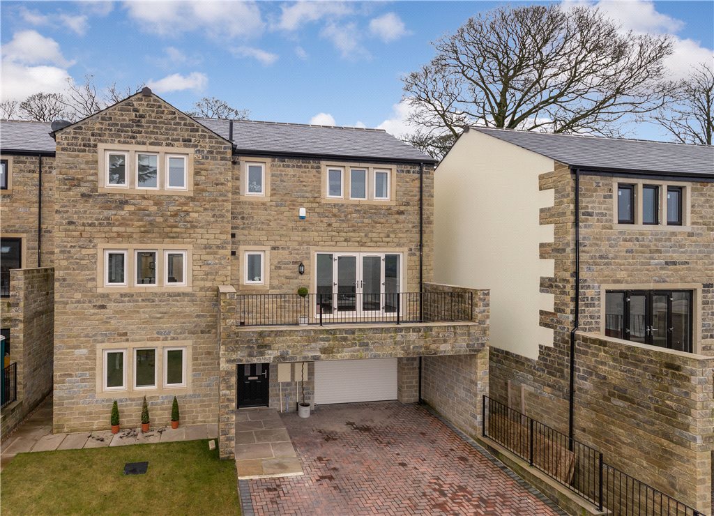 4 bedroom property for sale in Branshaw Garden, Oakworth, Keighley